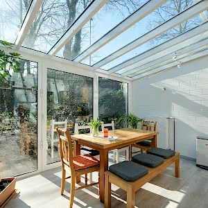 Wintergarten-Küche-Essbereich