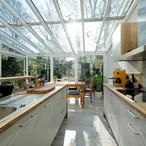 Wintergarten-Küche-Essbereich